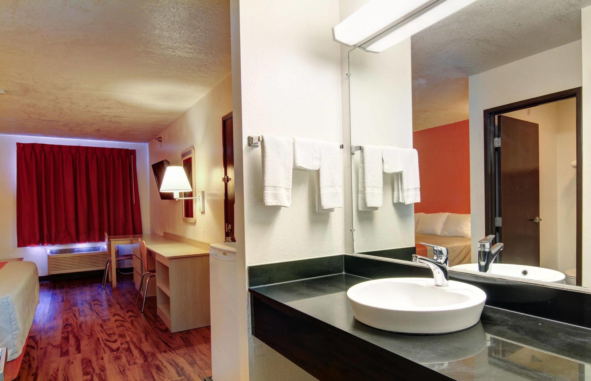 Motel 6-Columbia, Mo - East Экстерьер фото
