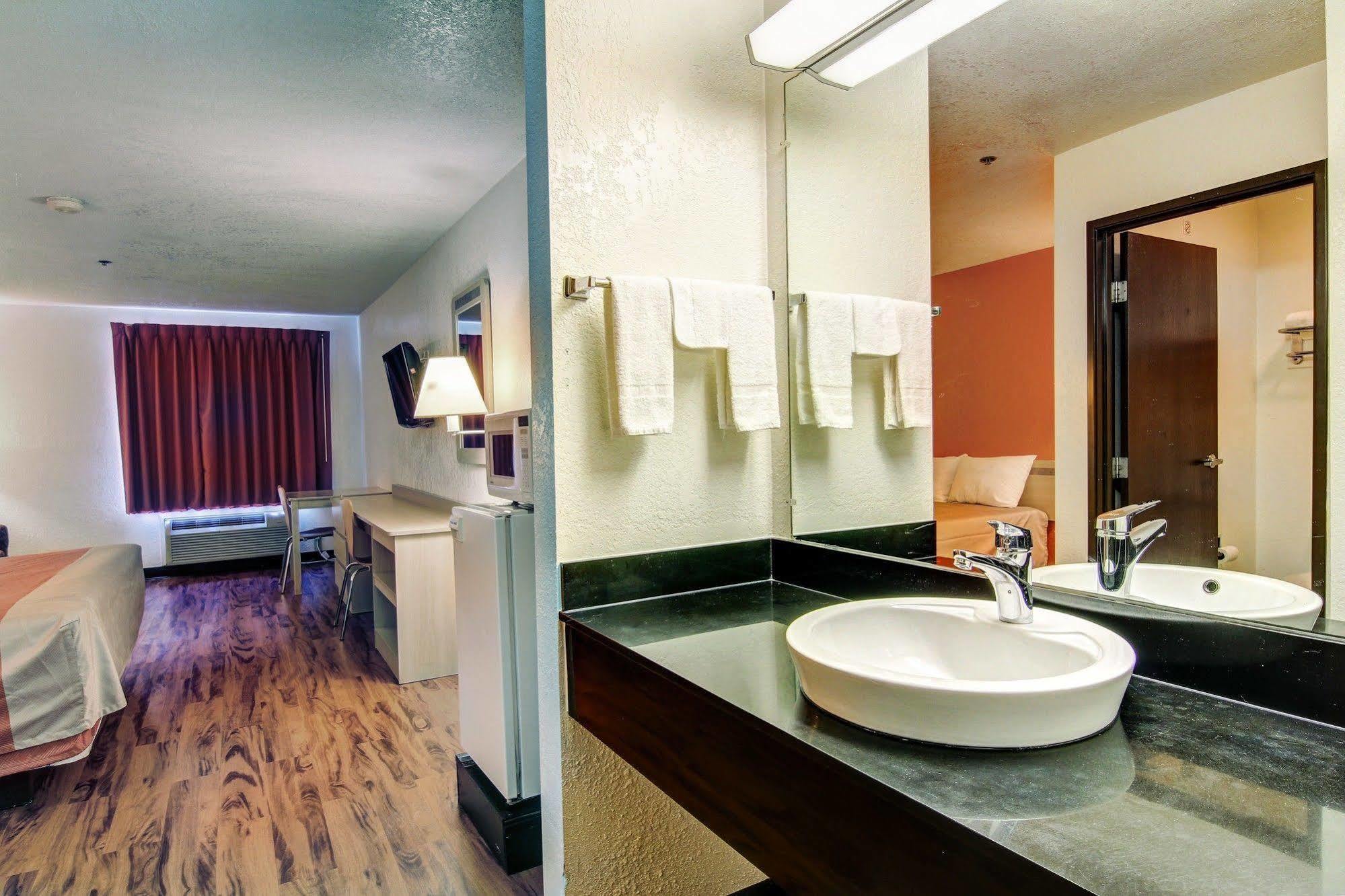 Motel 6-Columbia, Mo - East Экстерьер фото
